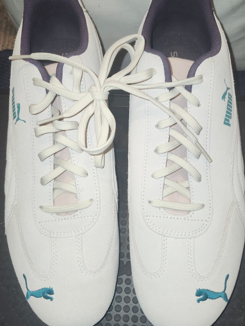Puma Mens White Sneakers with Teal Logo